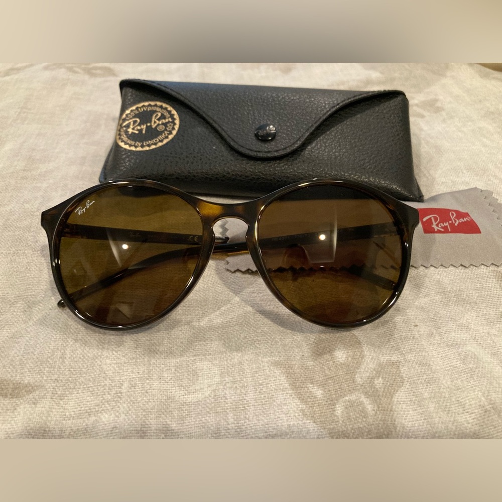 Like New Ray Ban Sunglasses